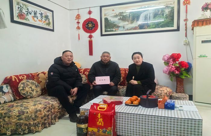 情系佳节送温暖  宝马bm555线路工会开展节前慰问活动